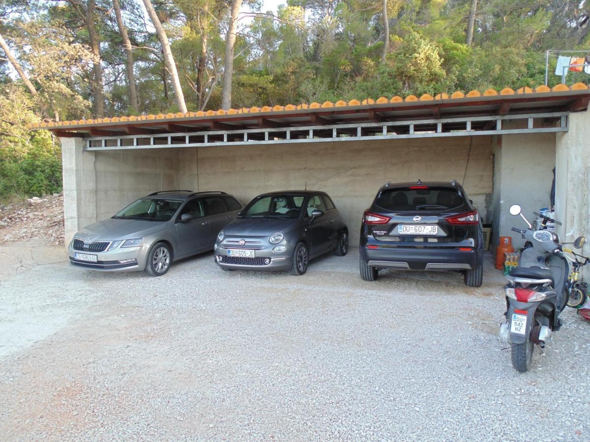 Villa Apartments Mate Cebalo ลุมบาร์ดา ภายนอก รูปภาพ