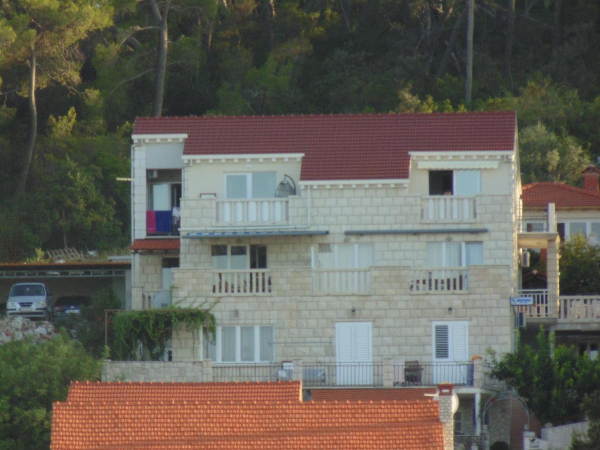 Villa Apartments Mate Cebalo ลุมบาร์ดา ภายนอก รูปภาพ