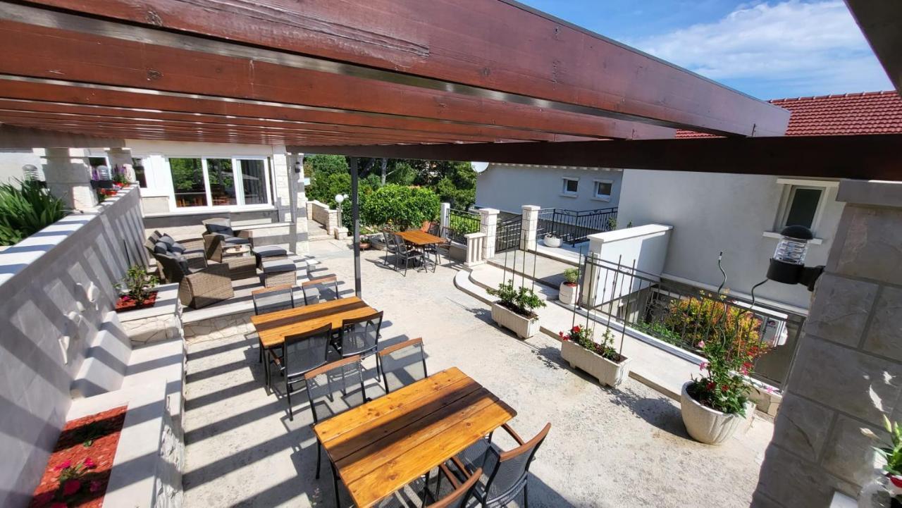 Villa Apartments Mate Cebalo ลุมบาร์ดา ภายนอก รูปภาพ