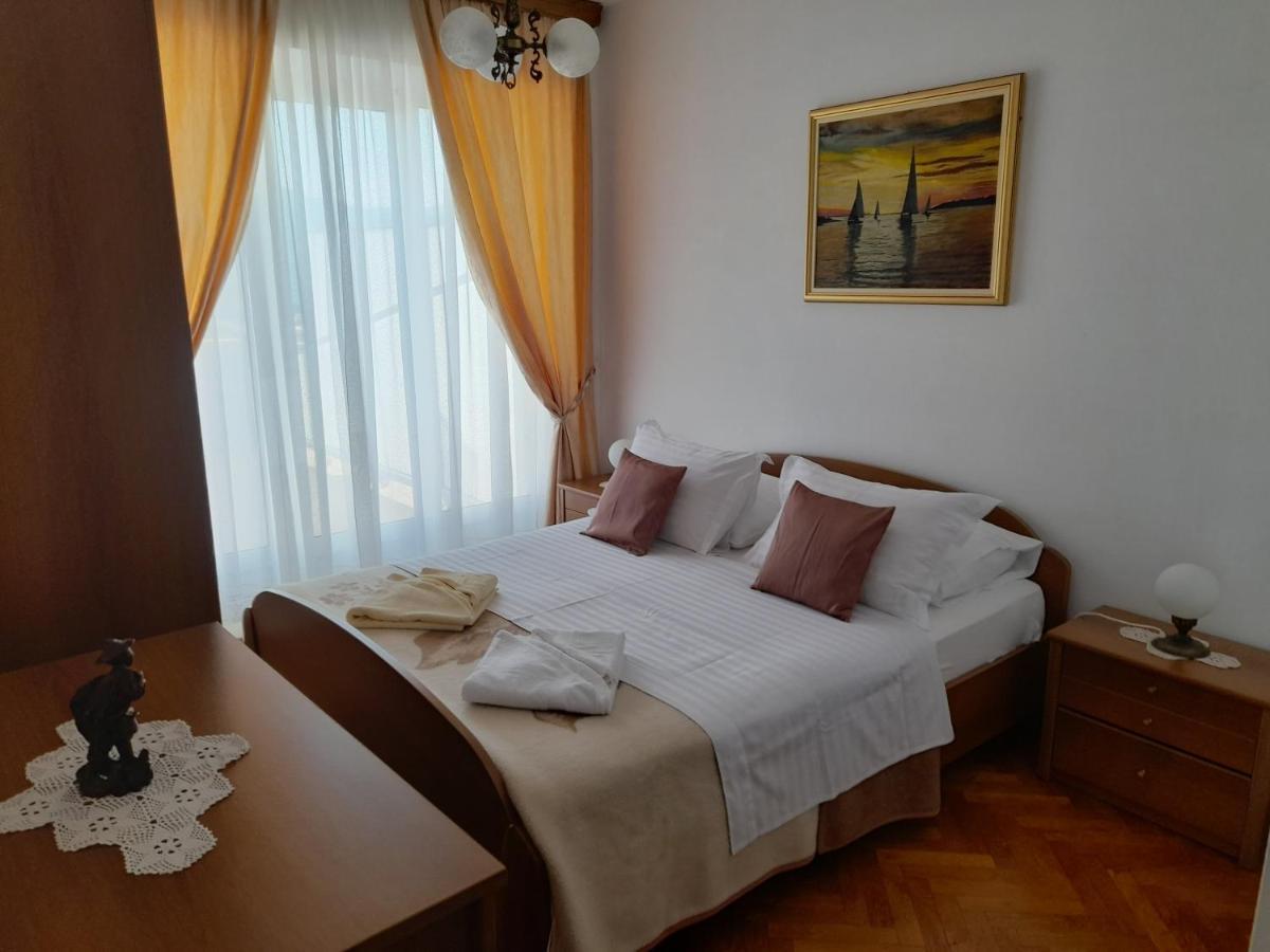 Villa Apartments Mate Cebalo ลุมบาร์ดา ภายนอก รูปภาพ