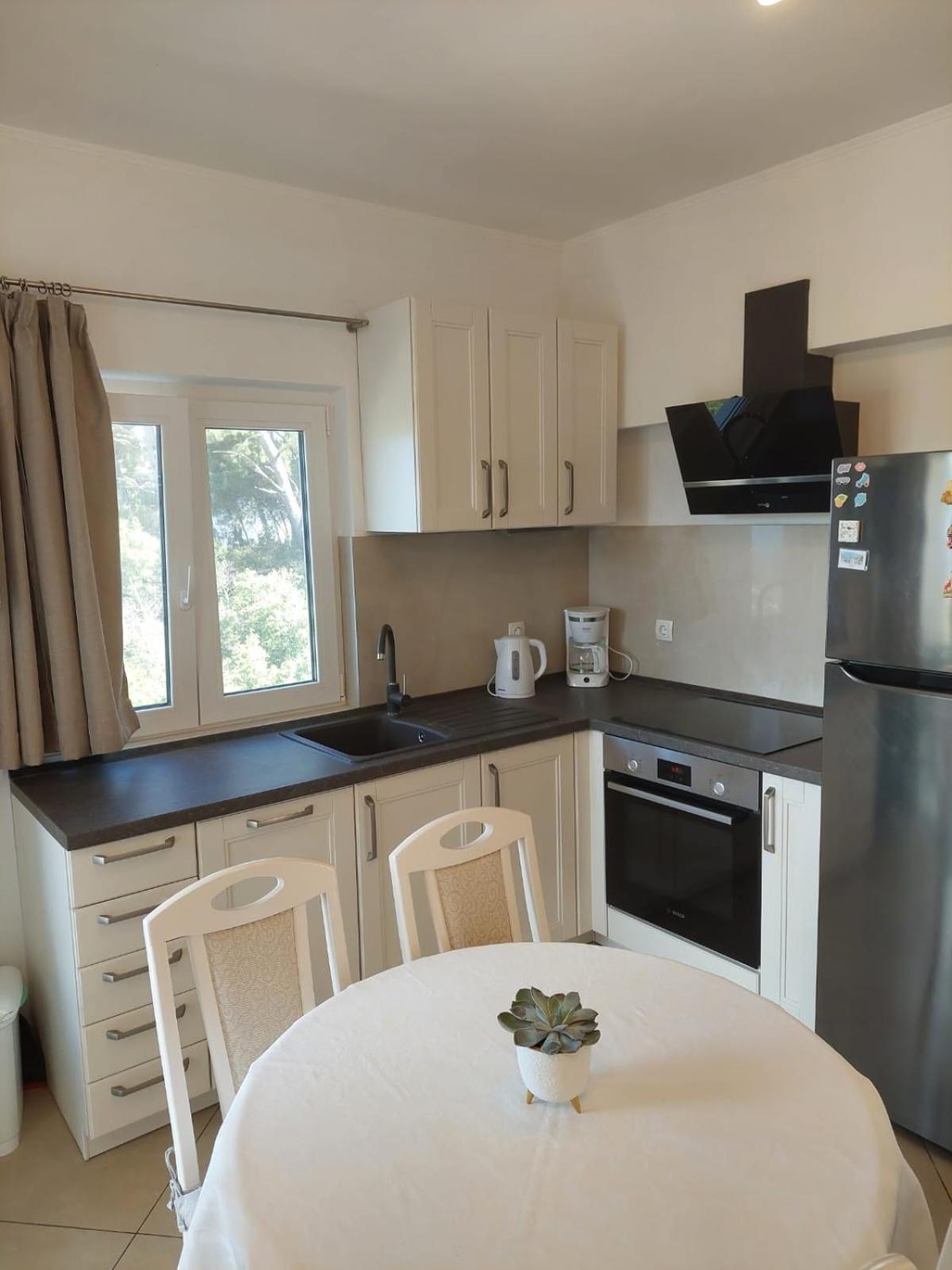 Villa Apartments Mate Cebalo ลุมบาร์ดา ภายนอก รูปภาพ